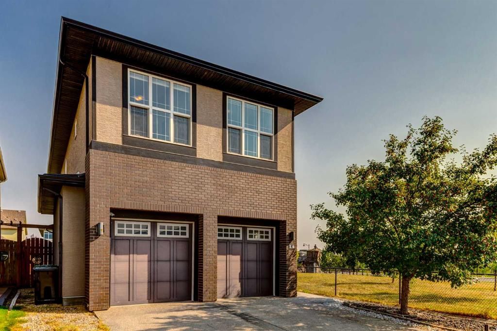 14 Marquis Heights SE, Calgary — main listing photo