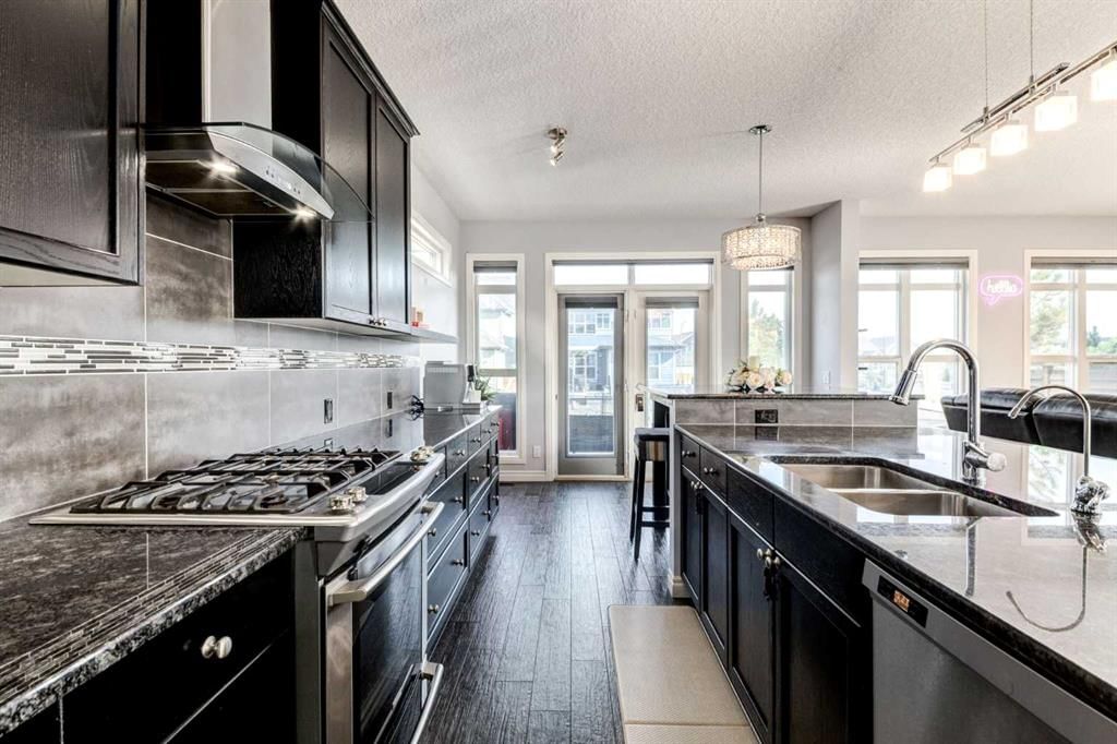 14 Marquis Heights SE, Calgary — photo 3 of 48
