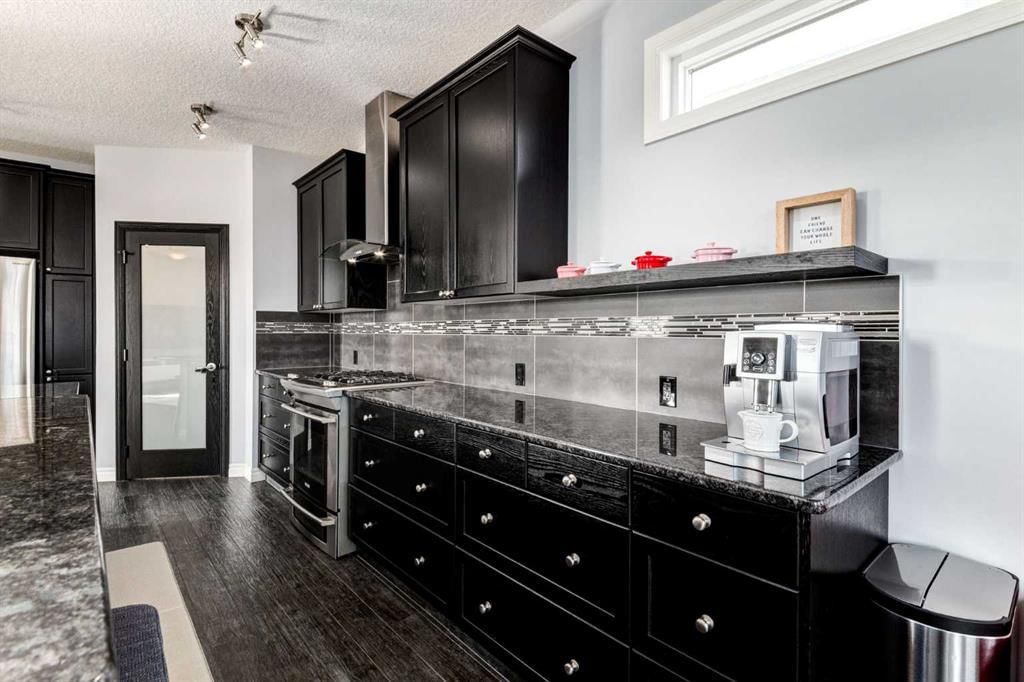 14 Marquis Heights SE, Calgary — photo 4 of 48