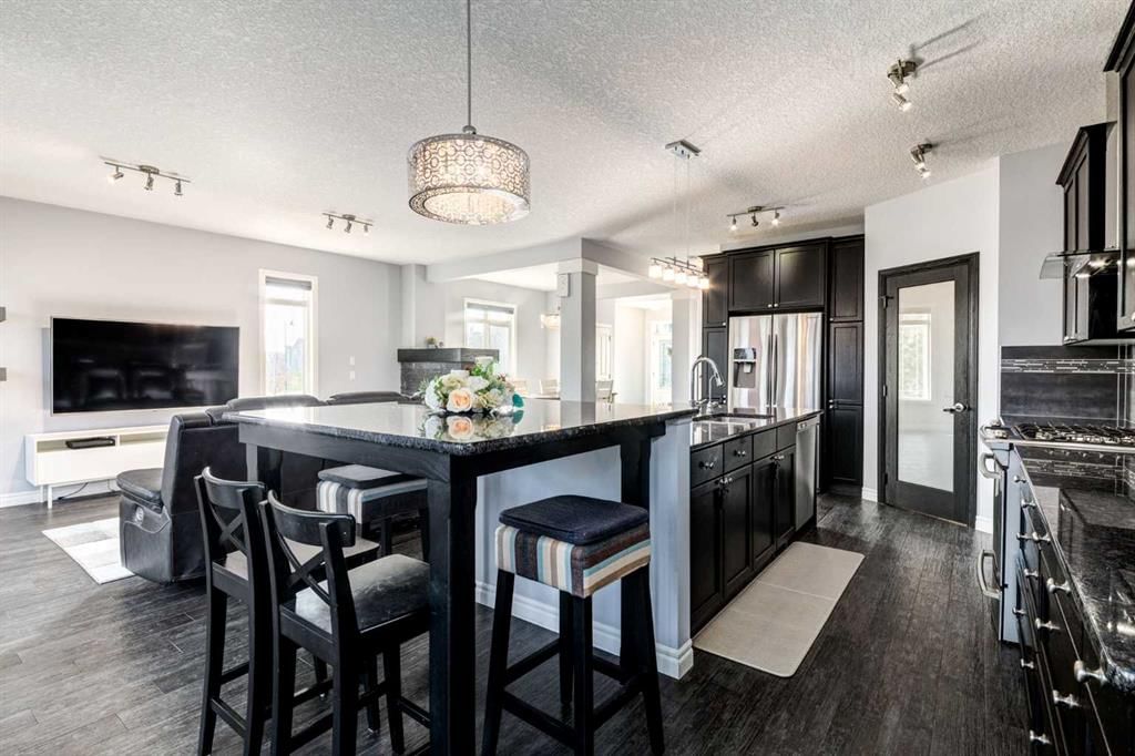 14 Marquis Heights SE, Calgary — photo 5 of 48