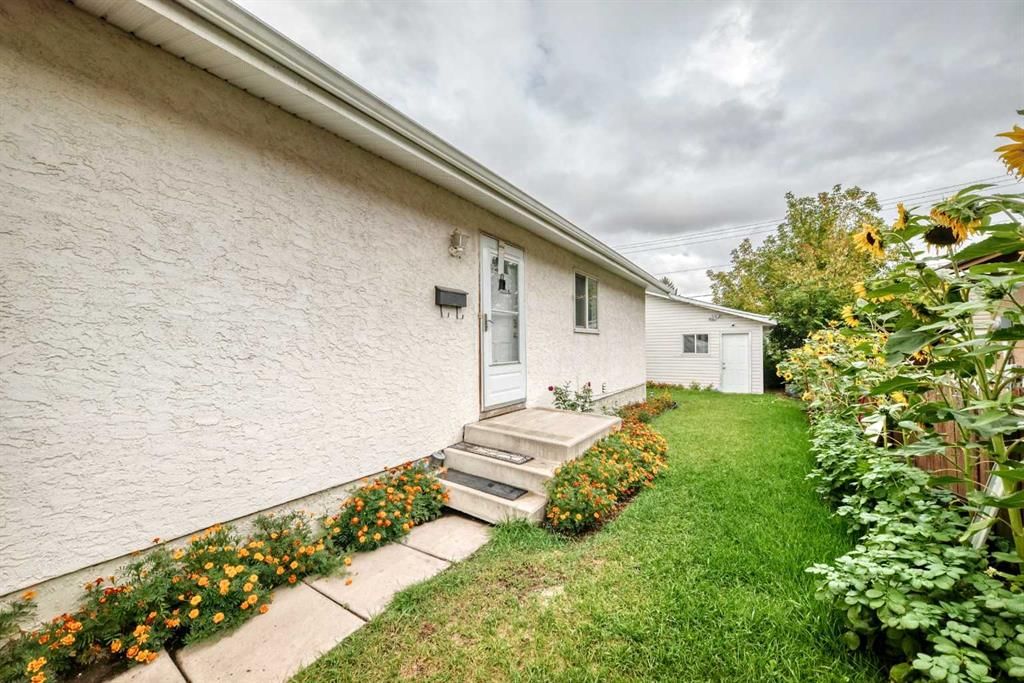 512 Malvern Drive NE, Calgary — photo 2 of 50