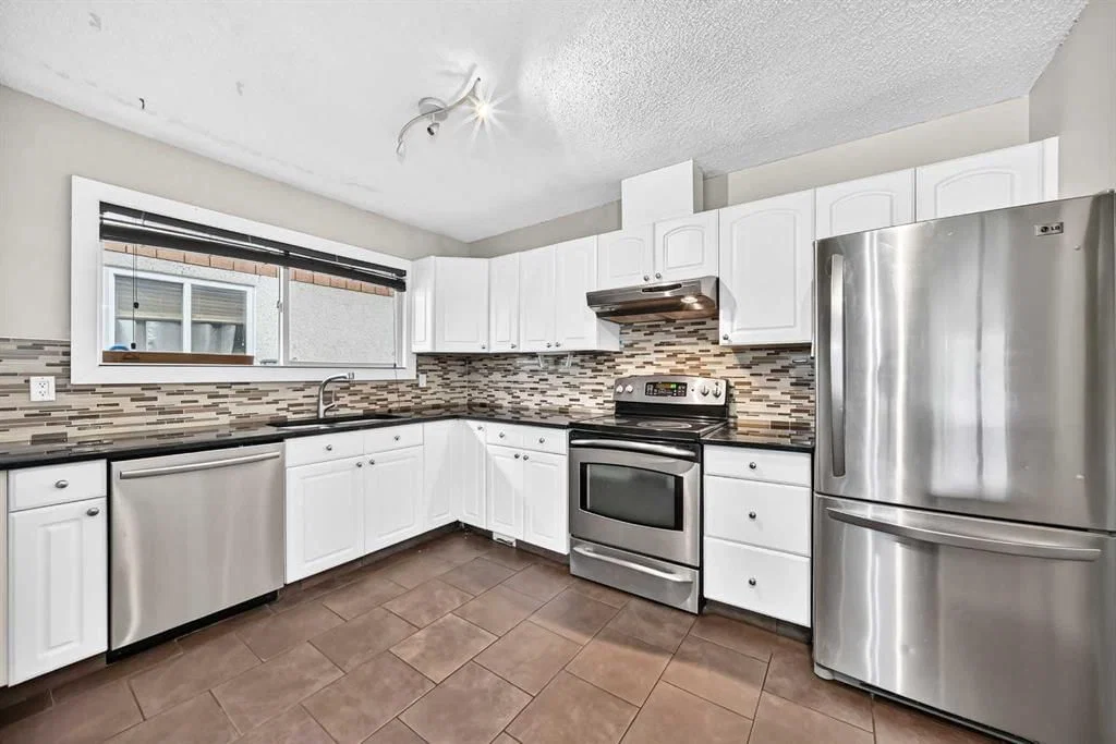 512 Malvern Drive NE, Calgary — photo 4 of 50