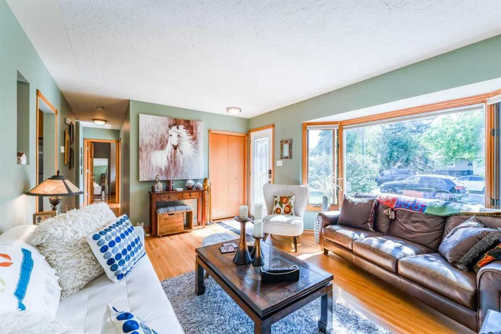 52 Windermere Road SW, Calgary — photo 2 of 49