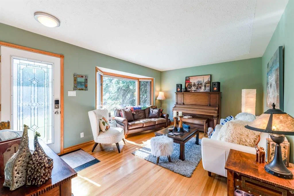 52 Windermere Road SW, Calgary — photo 4 of 49
