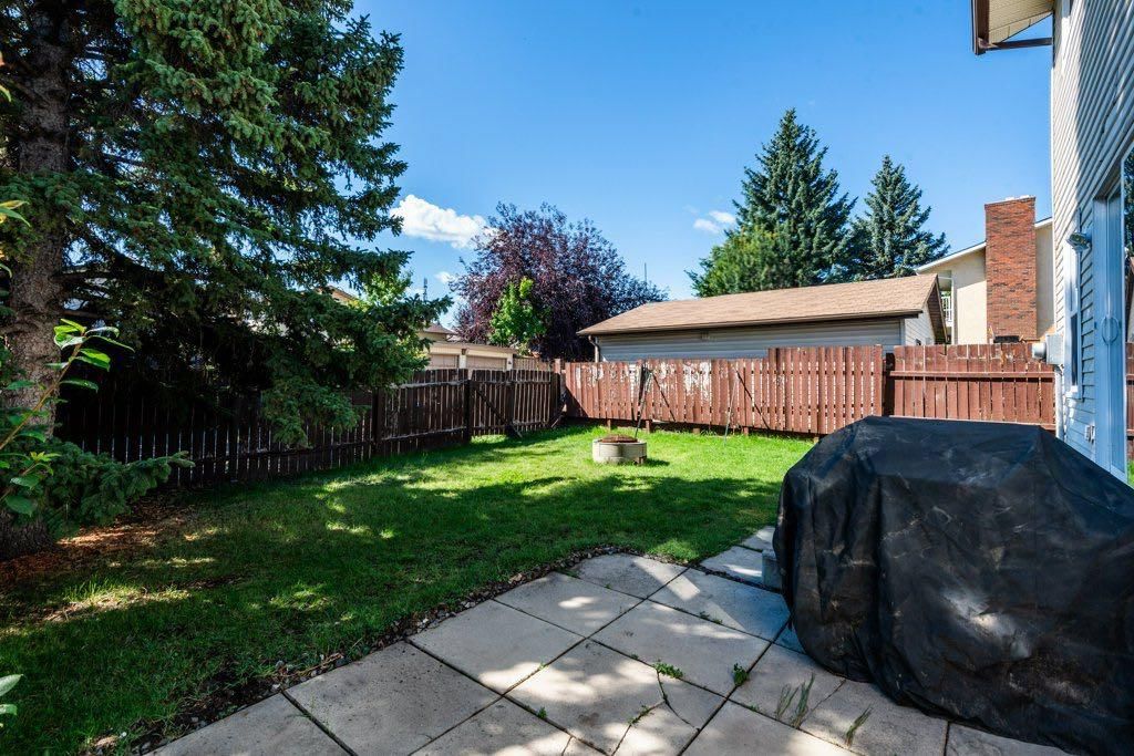 155 Bracewood Way SW, Calgary — photo 3 of 33