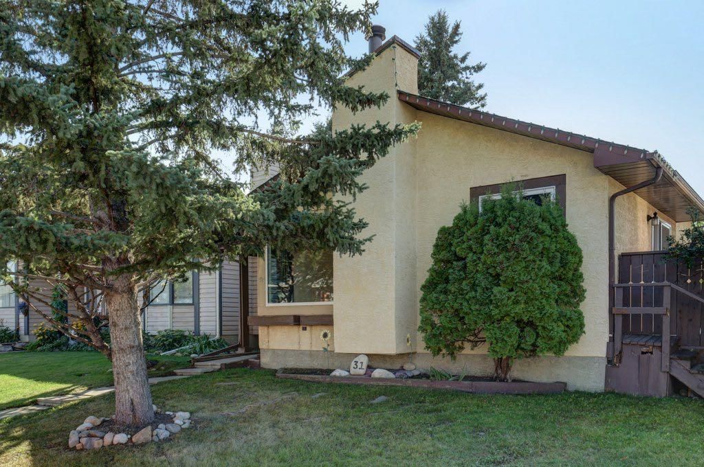 31 Castledale Way NE, Calgary — photo 2 of 35