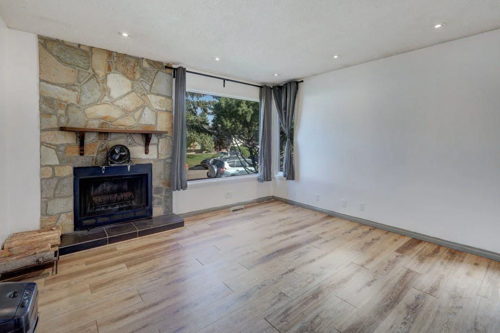 31 Castledale Way NE, Calgary — photo 3 of 35