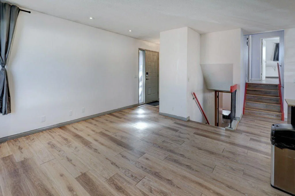 31 Castledale Way NE, Calgary — photo 4 of 35