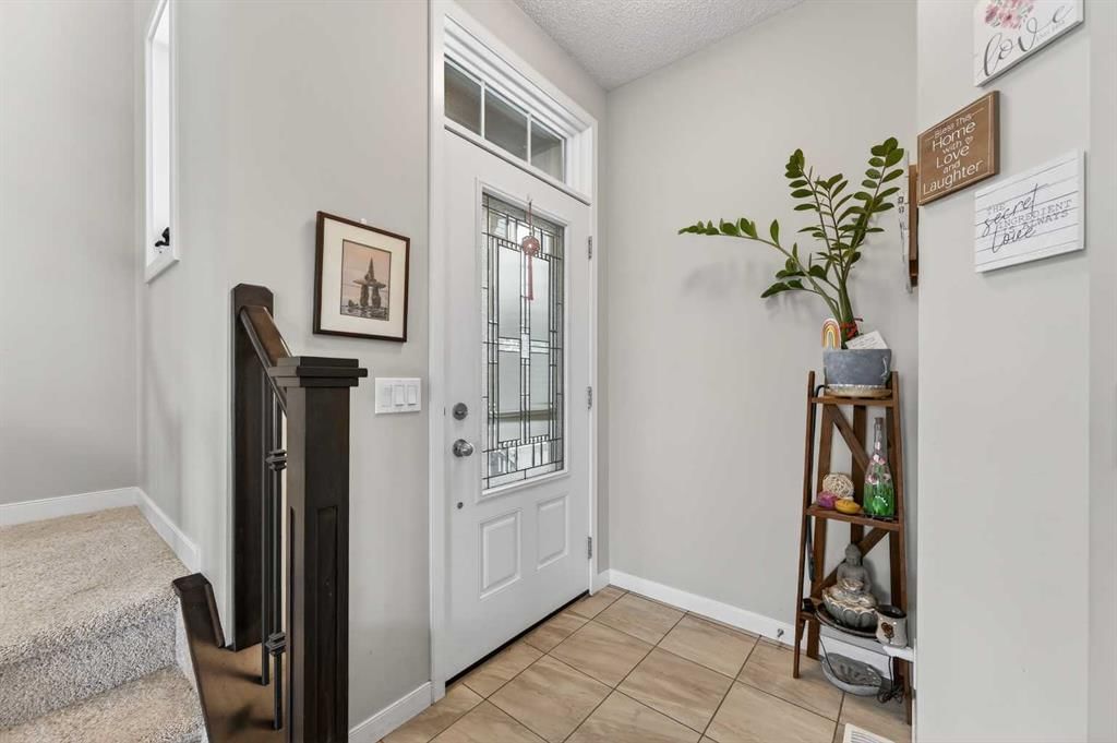 15 Fireside Crescent, Cochrane — photo 3 of 46