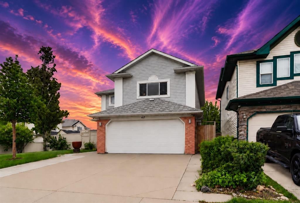 67 Douglas Ridge View SE, Calgary — main listing photo