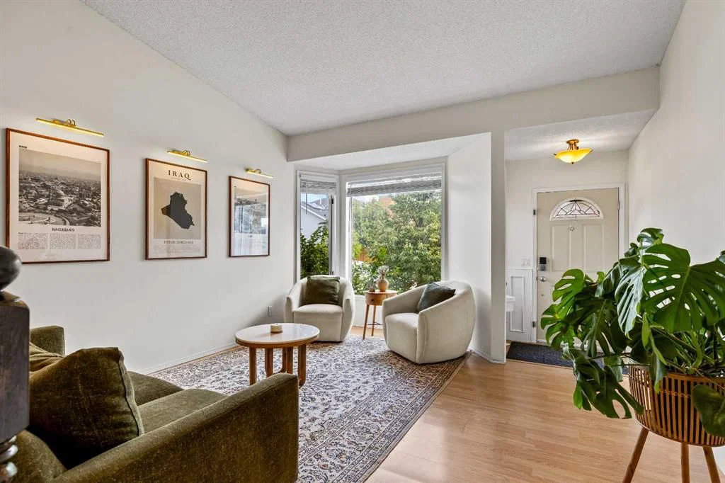509 Hawkhill Place NW, Calgary — photo 5 of 45