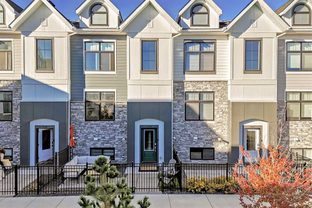 158 Les Jardins Park SE, Calgary — main listing photo