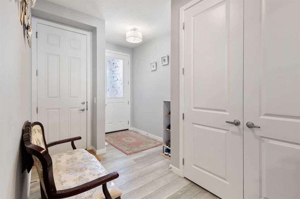 35 Lucas Passage NW, Calgary — photo 2 of 44