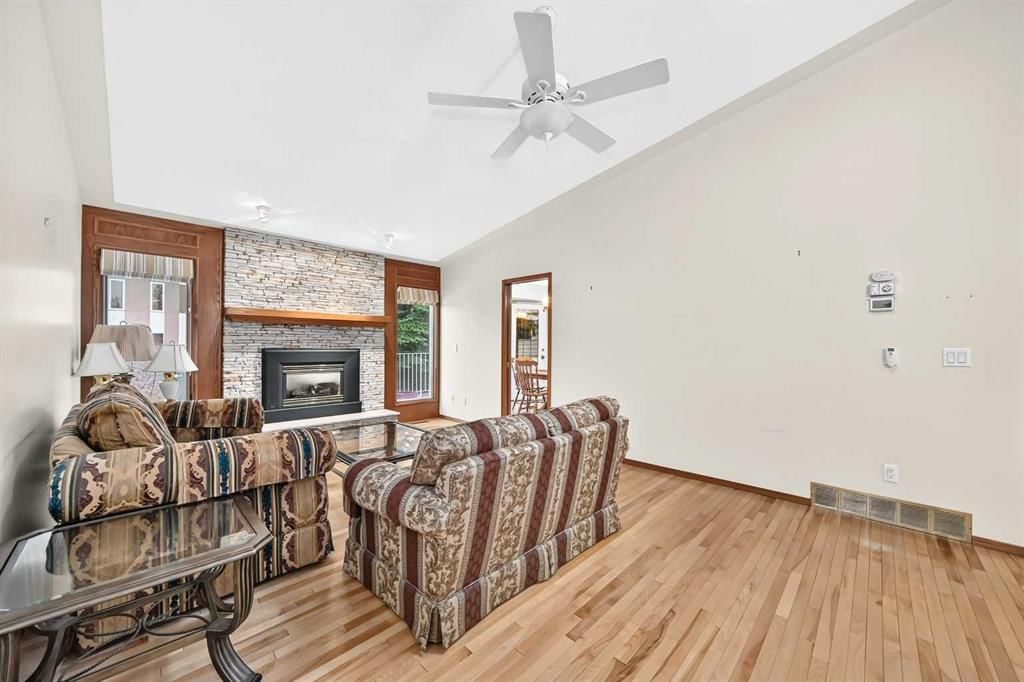 1030 Shawnee Road SW, Calgary — photo 4 of 49