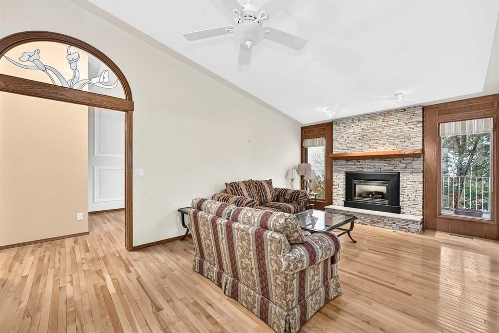 1030 Shawnee Road SW, Calgary — photo 5 of 49