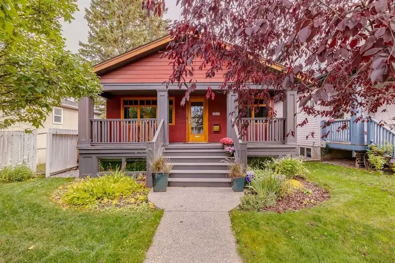 3212 30 Street SW, Calgary — photo 2 of 37