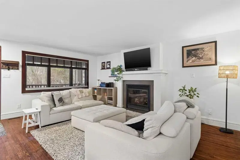 3212 30 Street SW, Calgary — photo 4 of 37