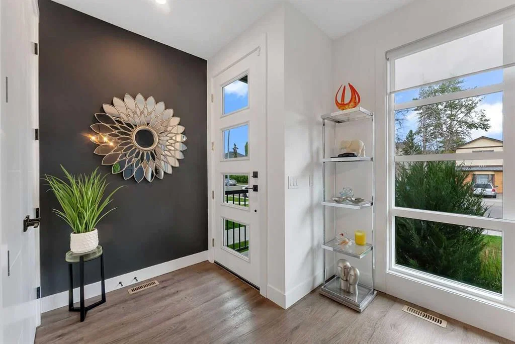 4516B 72 Street NW, Calgary — photo 4 of 50