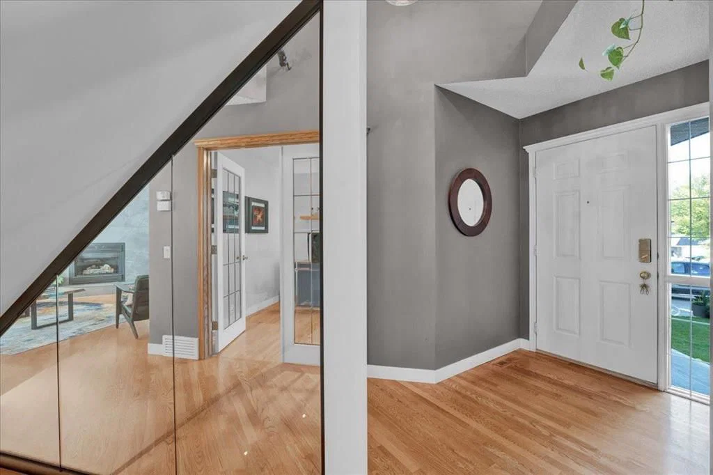 50 Springbank Crescent SW, Calgary — photo 4 of 49