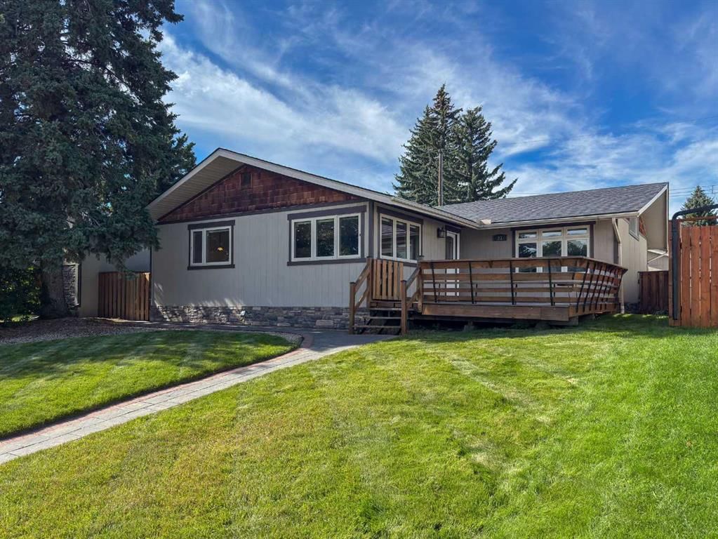 23 Brown Crescent NW, Calgary — photo 2 of 45
