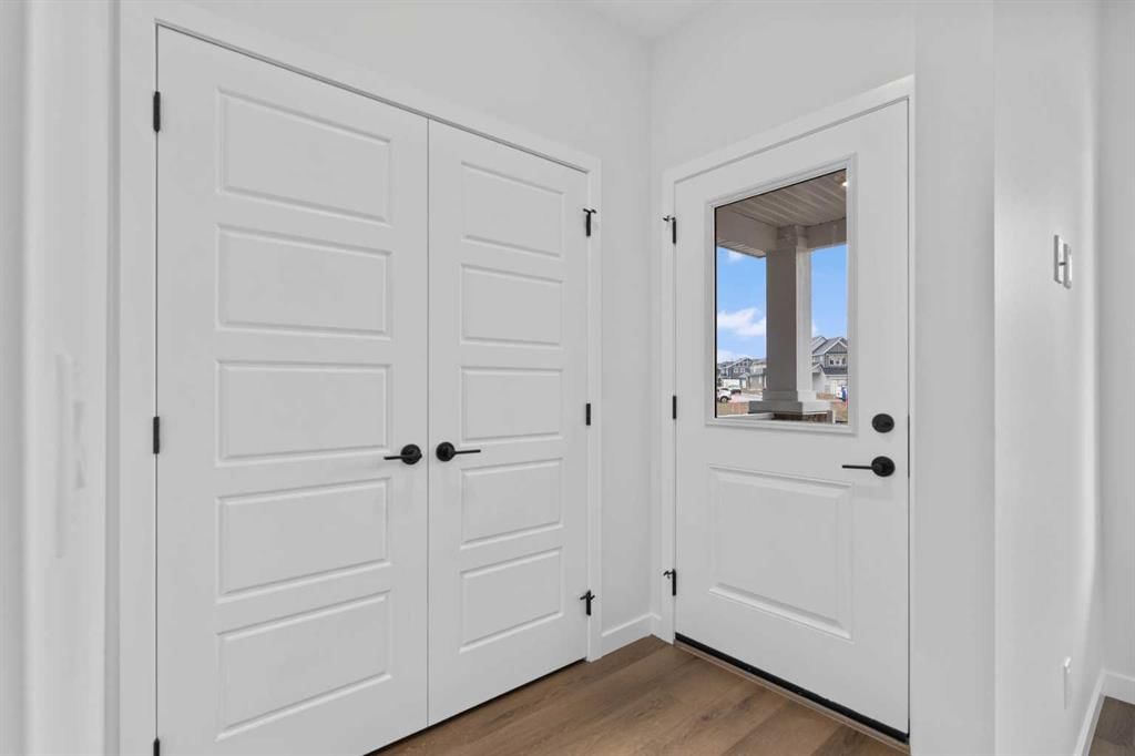 990 Chinook Winds Meadow SW, Airdrie — photo 4 of 34