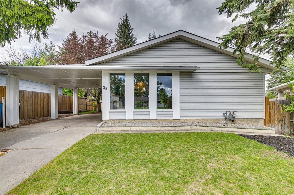 28 Cantrell Bay SW, Calgary — main listing photo