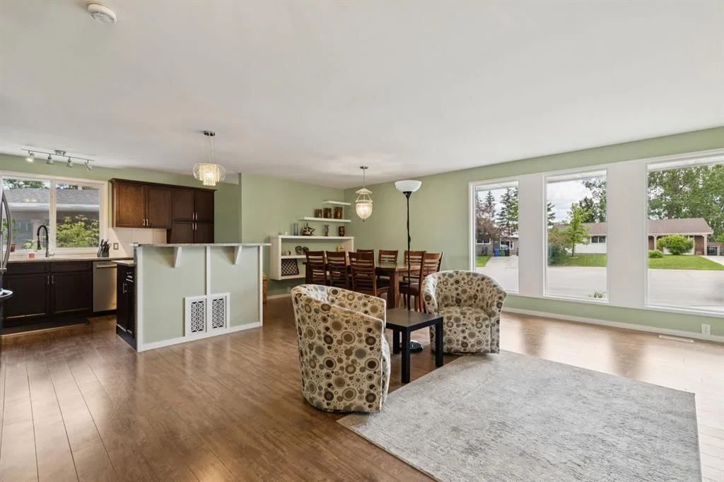 28 Cantrell Bay SW, Calgary — photo 2 of 33