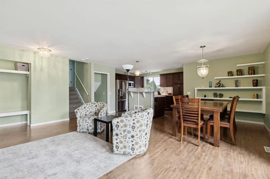 28 Cantrell Bay SW, Calgary — photo 3 of 33