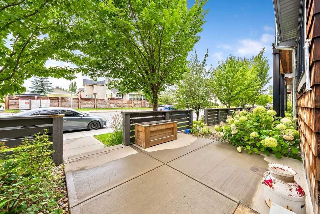 343 Walden Drive SE, Calgary — photo 4 of 33