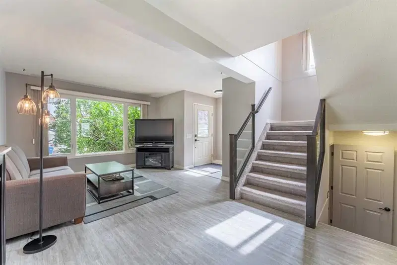 40 Fonda Crescent SE, Calgary — photo 3 of 33