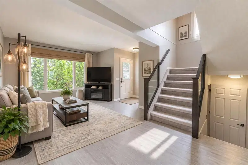 40 Fonda Crescent SE, Calgary — photo 4 of 33