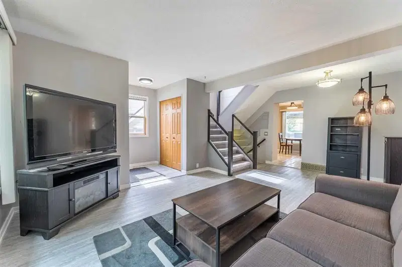 40 Fonda Crescent SE, Calgary — photo 5 of 33