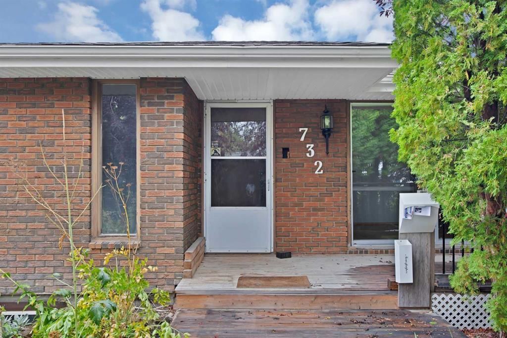 732 Sabrina Road SW, Calgary — photo 2 of 15