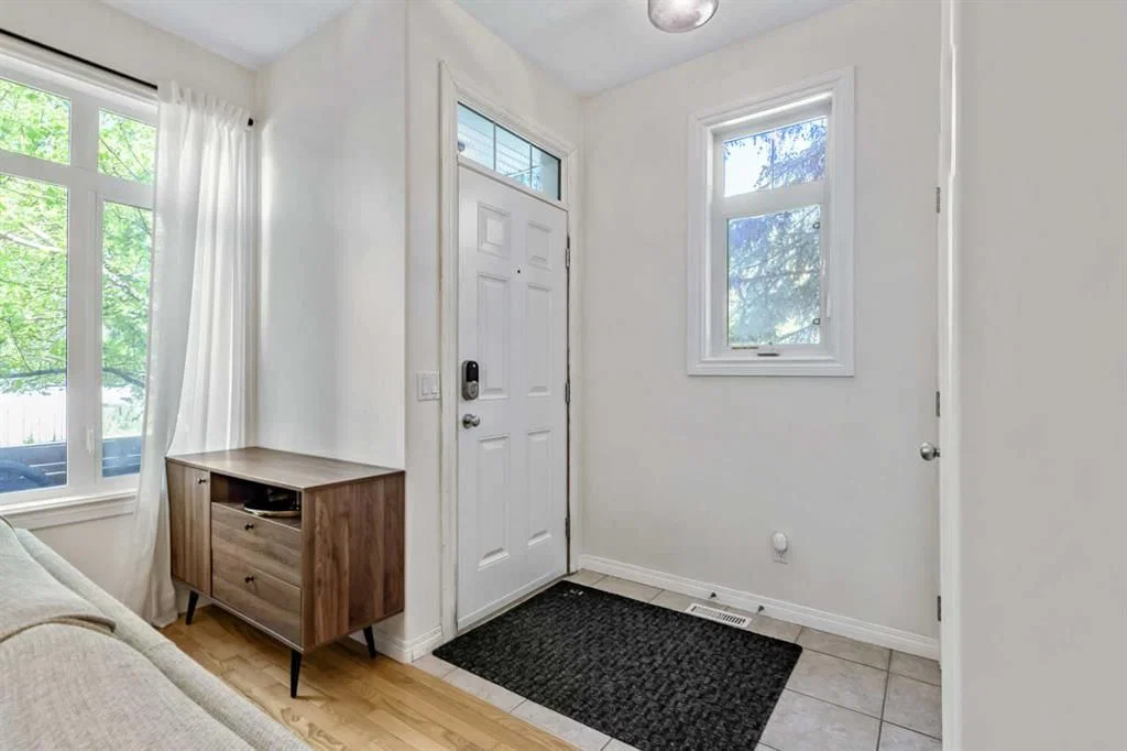 5633 6 Street SW, Calgary — photo 4 of 43