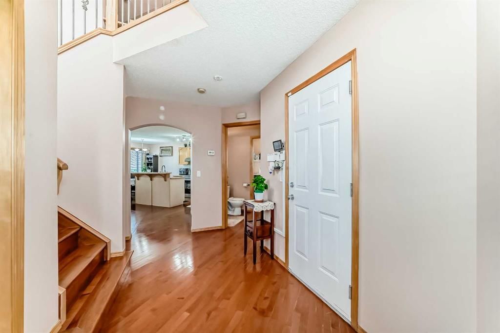 16062 Everstone Road SW, Calgary — photo 4 of 29