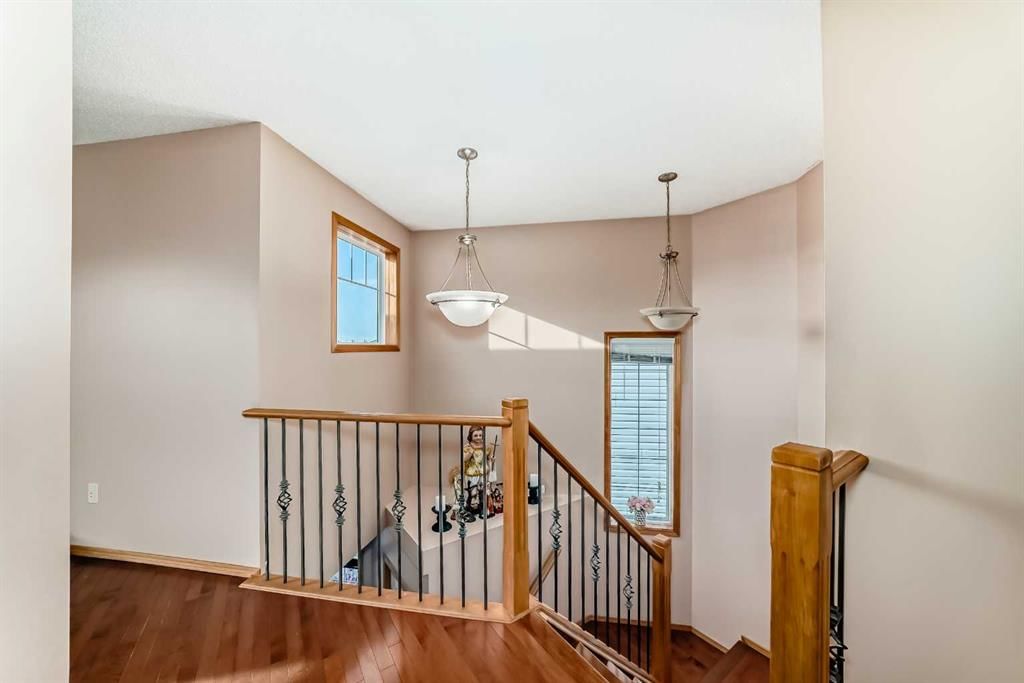 16062 Everstone Road SW, Calgary — photo 5 of 29