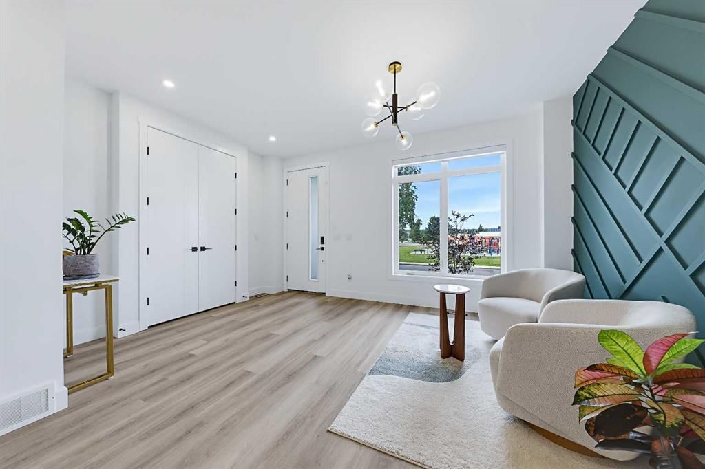 7341 37 Avenue NW, Calgary — photo 3 of 50