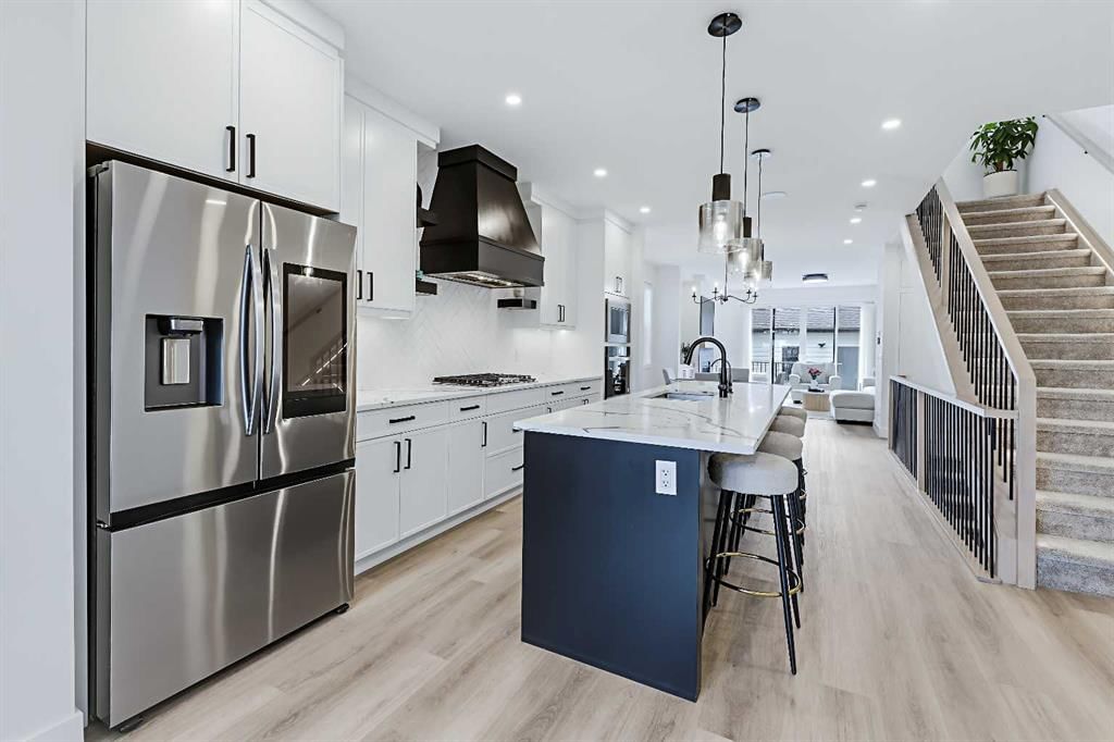 7341 37 Avenue NW, Calgary — photo 4 of 50