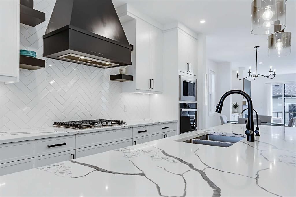 7341 37 Avenue NW, Calgary — photo 5 of 50