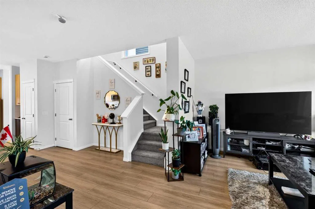 840 Midtown Drive SW, Airdrie — photo 3 of 38