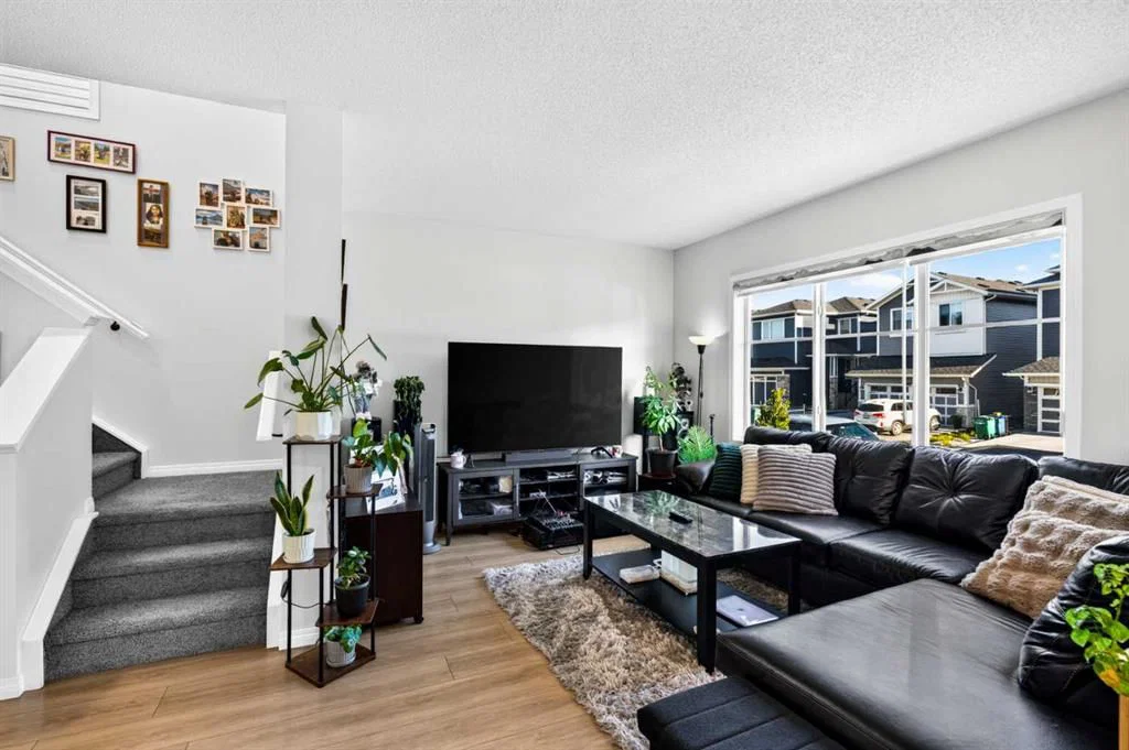 840 Midtown Drive SW, Airdrie — photo 4 of 38