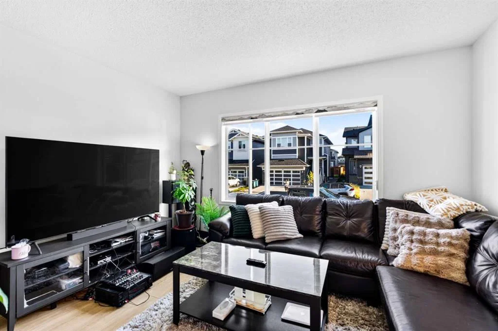 840 Midtown Drive SW, Airdrie — photo 5 of 38