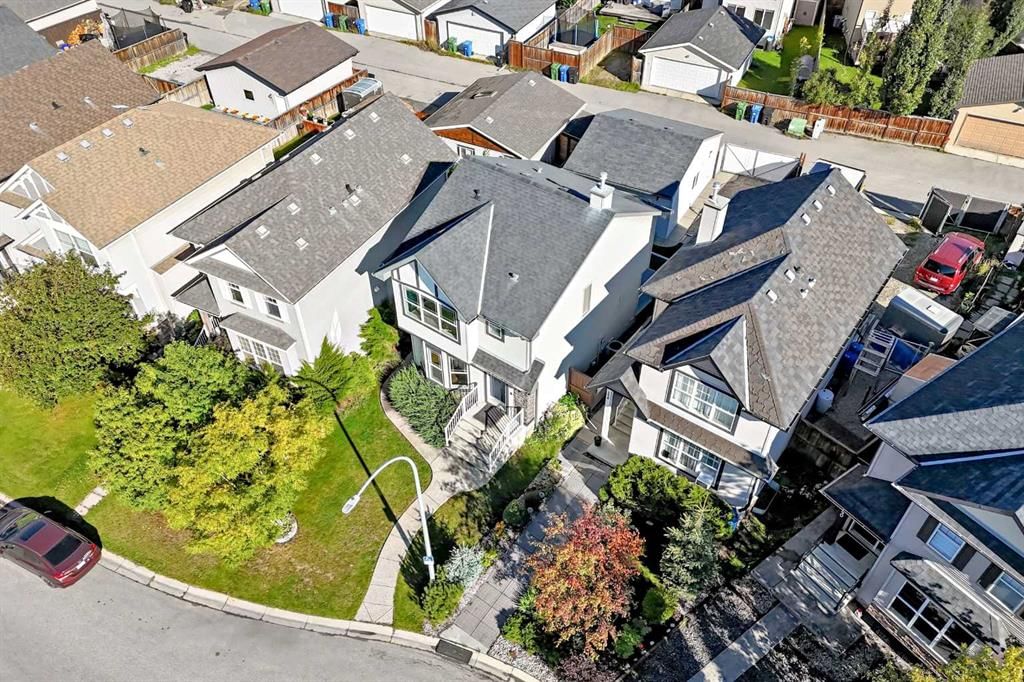 132 Cranberry Lane SE, Calgary — photo 3 of 45