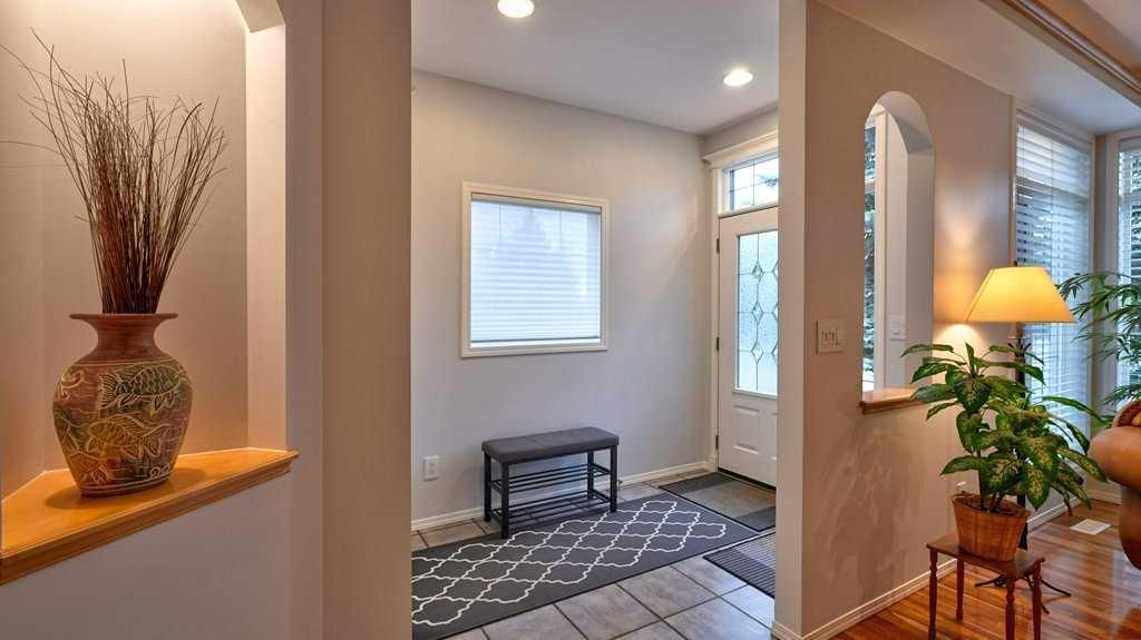82 Mt Douglas Circle SE, Calgary — photo 3 of 43