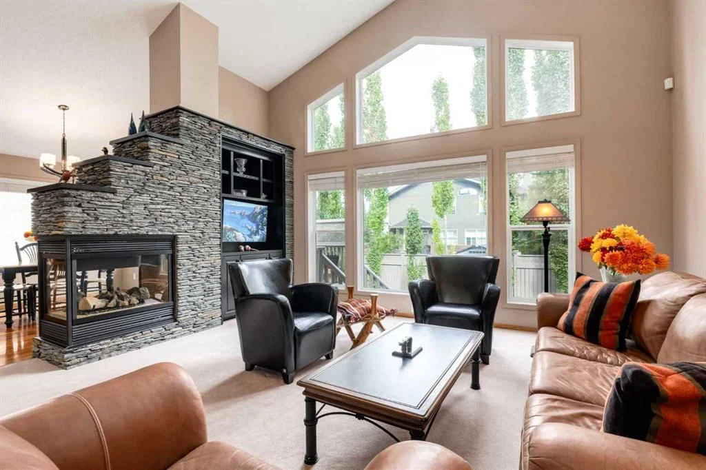 133 Strathlea Court SW, Calgary — photo 3 of 43
