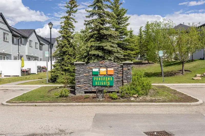 27 Panatella Villas NW, Calgary — photo 2 of 34