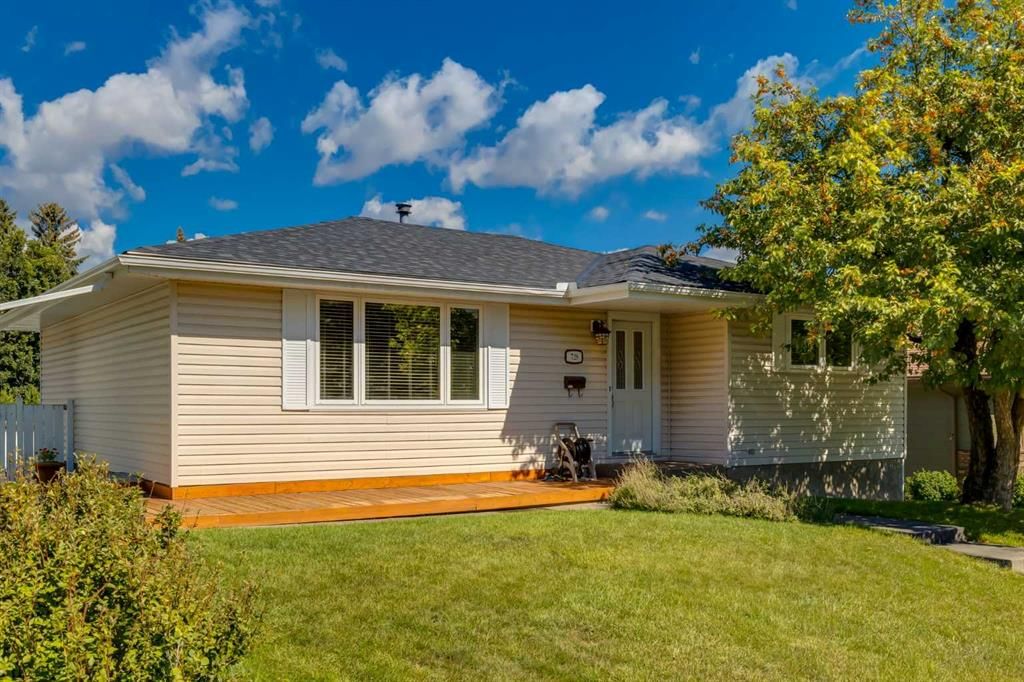 728 Canfield Place SW, Calgary — main listing photo