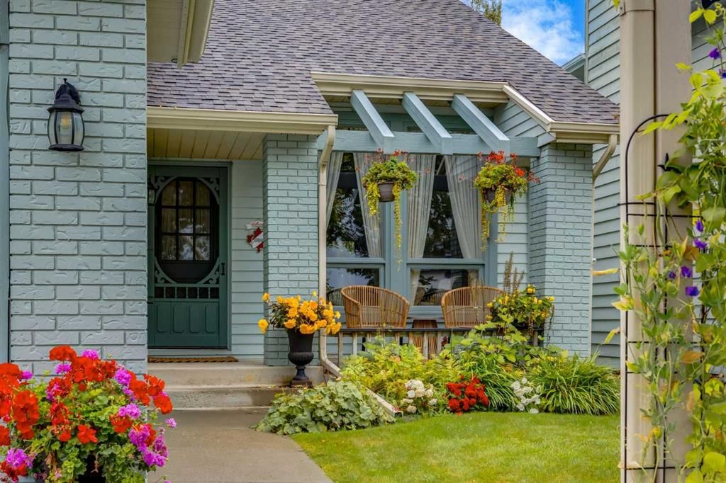 35 Millrise Way SW, Calgary — photo 2 of 50