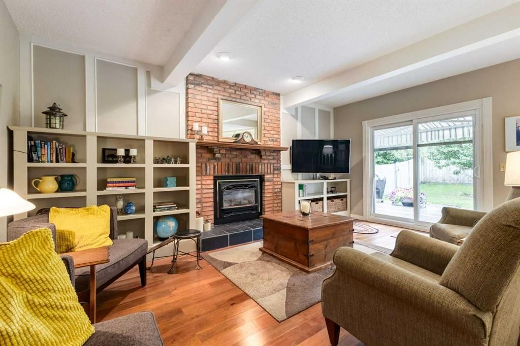 35 Millrise Way SW, Calgary — photo 3 of 50