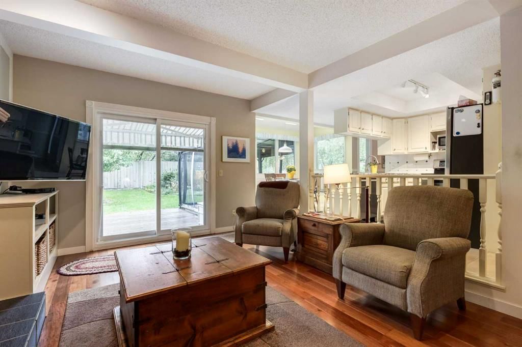 35 Millrise Way SW, Calgary — photo 4 of 50